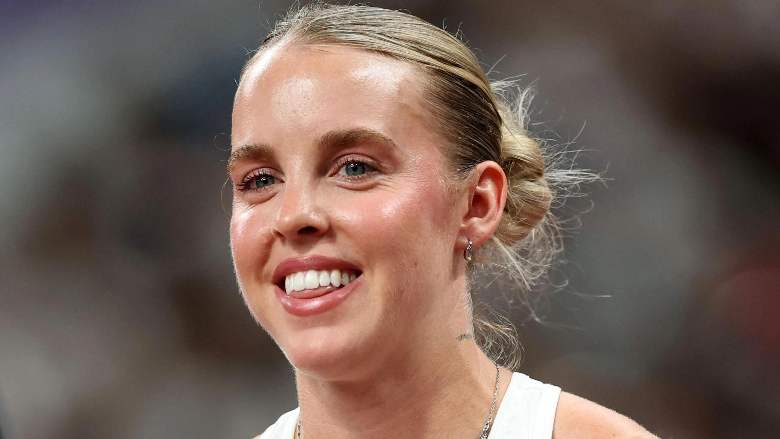 Hodgkinson Launches World Title Campaign with Victory